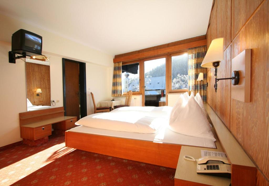 Hotel Tiroler Adler - Bed And Breakfast Waidring Habitación foto